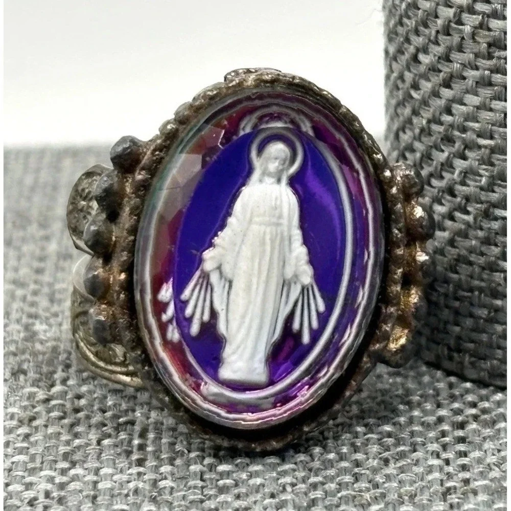 Vintage Virgin Mary Miraculous Medal Glass Cameo Iridescent Ring Silver Tone